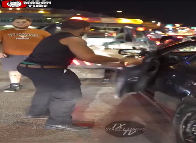 Video :He makes an effort to resist having his automobile seized